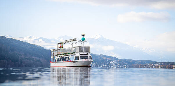 Winterschifffahrt über den Millstätter See im Advent