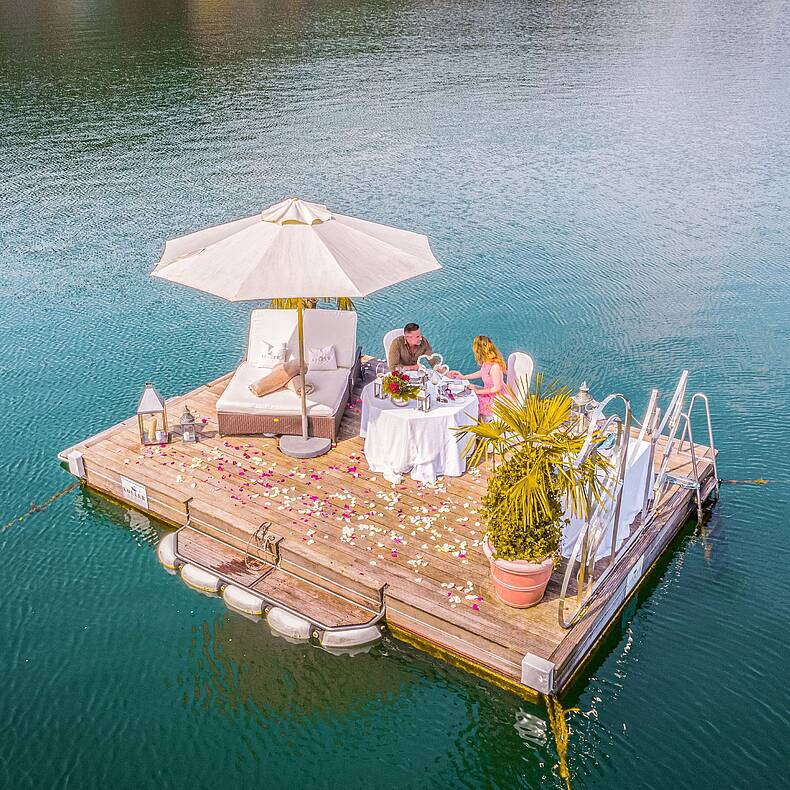 Dinner-Floß im Millstätter See – beliebter Ort für Heiratsanträge
